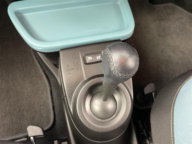 トゥインゴ インテンス　純正カーオーディオ　社外ドラレコ　純正フロアマット　アイドリングストップ　オートライト　フォグランプ　コーナーセンサー　革巻ステアリング　社外ＥＴＣ　トノカバー　ＡＭ　ＦＭ　ＵＳＢ　Ｂｌｕｅｔｏｏｔｈ（14枚目）