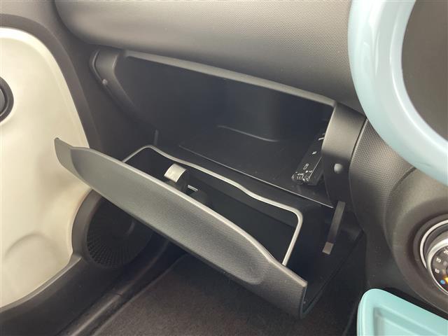 トゥインゴ インテンス　純正カーオーディオ　社外ドラレコ　純正フロアマット　アイドリングストップ　オートライト　フォグランプ　コーナーセンサー　革巻ステアリング　社外ＥＴＣ　トノカバー　ＡＭ　ＦＭ　ＵＳＢ　Ｂｌｕｅｔｏｏｔｈ（15枚目）