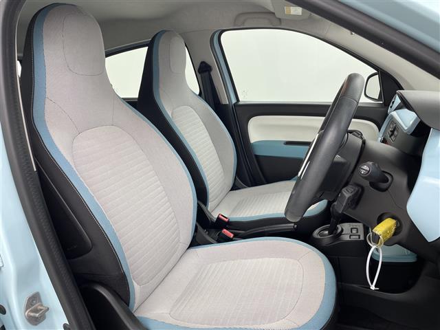 トゥインゴ インテンス　純正カーオーディオ　社外ドラレコ　純正フロアマット　アイドリングストップ　オートライト　フォグランプ　コーナーセンサー　革巻ステアリング　社外ＥＴＣ　トノカバー　ＡＭ　ＦＭ　ＵＳＢ　Ｂｌｕｅｔｏｏｔｈ（19枚目）