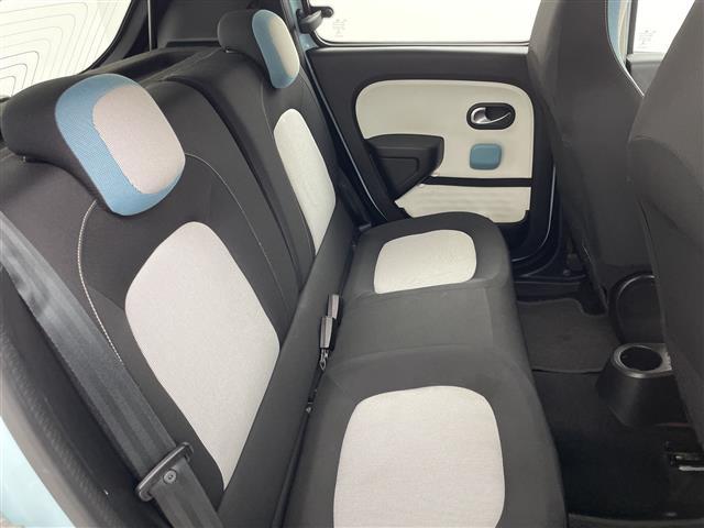 トゥインゴ インテンス　純正カーオーディオ　社外ドラレコ　純正フロアマット　アイドリングストップ　オートライト　フォグランプ　コーナーセンサー　革巻ステアリング　社外ＥＴＣ　トノカバー　ＡＭ　ＦＭ　ＵＳＢ　Ｂｌｕｅｔｏｏｔｈ（21枚目）