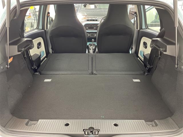 トゥインゴ インテンス　純正カーオーディオ　社外ドラレコ　純正フロアマット　アイドリングストップ　オートライト　フォグランプ　コーナーセンサー　革巻ステアリング　社外ＥＴＣ　トノカバー　ＡＭ　ＦＭ　ＵＳＢ　Ｂｌｕｅｔｏｏｔｈ（27枚目）