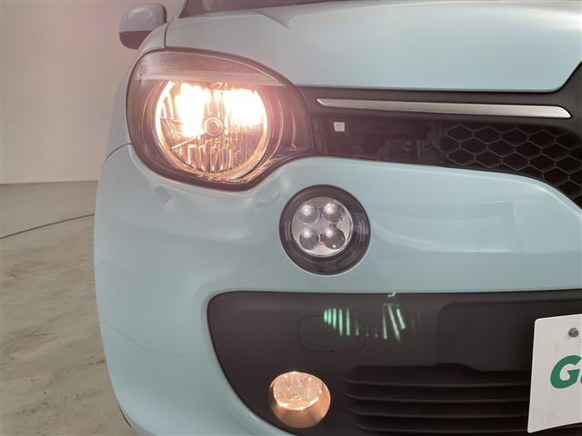 トゥインゴ インテンス　純正カーオーディオ　社外ドラレコ　純正フロアマット　アイドリングストップ　オートライト　フォグランプ　コーナーセンサー　革巻ステアリング　社外ＥＴＣ　トノカバー　ＡＭ　ＦＭ　ＵＳＢ　Ｂｌｕｅｔｏｏｔｈ（36枚目）