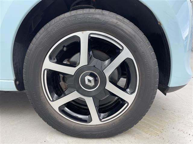 トゥインゴ インテンス　純正カーオーディオ　社外ドラレコ　純正フロアマット　アイドリングストップ　オートライト　フォグランプ　コーナーセンサー　革巻ステアリング　社外ＥＴＣ　トノカバー　ＡＭ　ＦＭ　ＵＳＢ　Ｂｌｕｅｔｏｏｔｈ（38枚目）