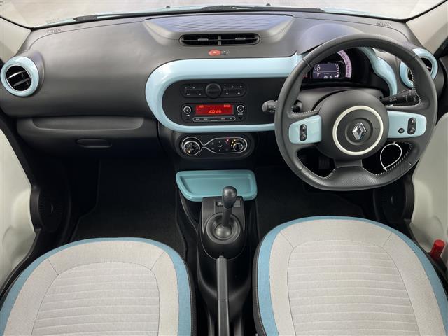 トゥインゴ インテンス　純正カーオーディオ　社外ドラレコ　純正フロアマット　アイドリングストップ　オートライト　フォグランプ　コーナーセンサー　革巻ステアリング　社外ＥＴＣ　トノカバー　ＡＭ　ＦＭ　ＵＳＢ　Ｂｌｕｅｔｏｏｔｈ（43枚目）