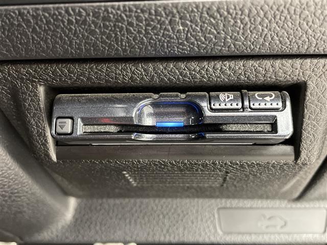 WRX S4 2.0GT-Sアイサイト STIスポイラー ターボ 純正ナビ CD DVD Bluetooth AM FM フルセグTV バックカメラ アイサイト レーダークルーズコントロール レーンキープアシスト パワーシート ハーフレザー(9枚目)