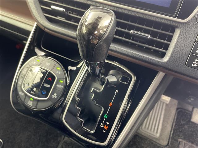 エスクァイア Gi 純正10型ナビ フルセグ Bluetooth USB CD DVD HDMI バックカメラ 純正フリップダウンモニター 両側パワースライドドア シートヒーター クルーズコントロール ドライブレコーダー(16枚目)