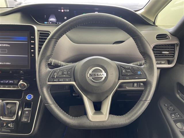 セレナ ｅ－パワー　ハイウェイスターＶ　プロパイロット　デジタルインナーミラー　純正ＳＤナビ　フルセグ　ＢＴ　ＤＶＤ　アラウンドビューモニター　ビルトインＥＴＣ　車線逸脱警報　車線逸脱防止支援　後側方車両検知警報　後側方衝突防止支援（17枚目）