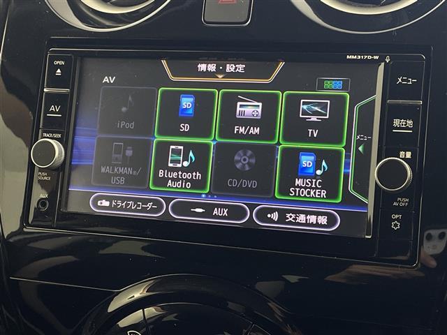 ノート e-パワー X 純正SDナビ CD DVD Bluetooth フルセグTV アラウンドビューモニター デジタルインナーミラー エマージェンシーブレーキ レーンキープアシスト ステアリングリモコン 純正フロアマット(3枚目)