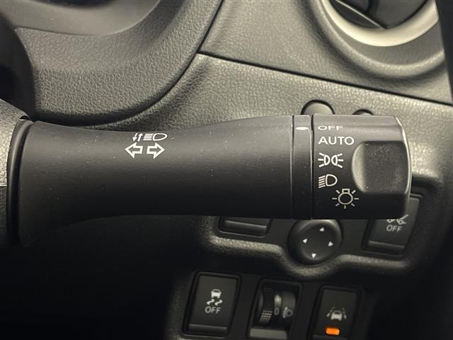 ノート e-パワー X 純正SDナビ CD DVD Bluetooth フルセグTV アラウンドビューモニター デジタルインナーミラー エマージェンシーブレーキ レーンキープアシスト ステアリングリモコン 純正フロアマット(9枚目)