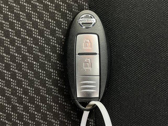 ノート e-パワー X 純正SDナビ CD DVD Bluetooth フルセグTV アラウンドビューモニター デジタルインナーミラー エマージェンシーブレーキ レーンキープアシスト ステアリングリモコン 純正フロアマット(16枚目)