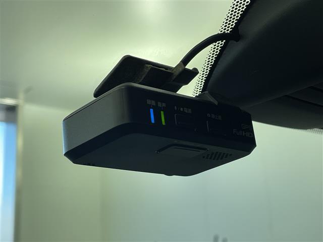 ノート e-パワー X 純正SDナビ CD DVD Bluetooth フルセグTV アラウンドビューモニター デジタルインナーミラー エマージェンシーブレーキ レーンキープアシスト ステアリングリモコン 純正フロアマット(17枚目)