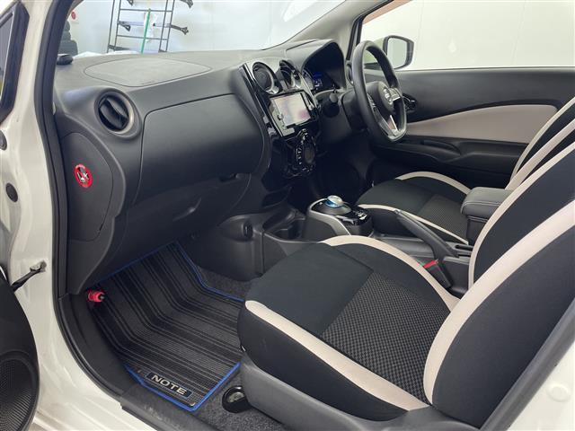 ノート e-パワー X 純正SDナビ CD DVD Bluetooth フルセグTV アラウンドビューモニター デジタルインナーミラー エマージェンシーブレーキ レーンキープアシスト ステアリングリモコン 純正フロアマット(24枚目)