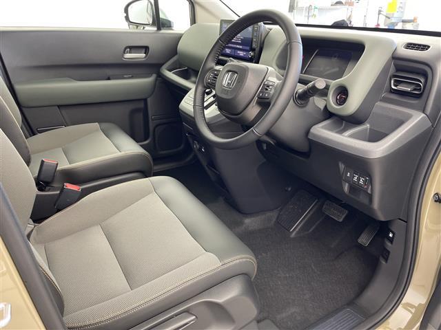 フリード e:HEVクロスター 先行車発進お知らせ機能 歩行者事故低減ステアリング 路外逸脱抑制機能 標識認識機能 渋滞追従機能付アダプティブクルーズコントロール 車線維持支援システム トラフィックジャムアシスト クロスター専用AW(17枚目)