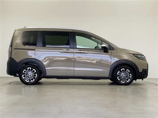 フリード e:HEVクロスター 先行車発進お知らせ機能 歩行者事故低減ステアリング 路外逸脱抑制機能 標識認識機能 渋滞追従機能付アダプティブクルーズコントロール 車線維持支援システム トラフィックジャムアシスト クロスター専用AW(29枚目)