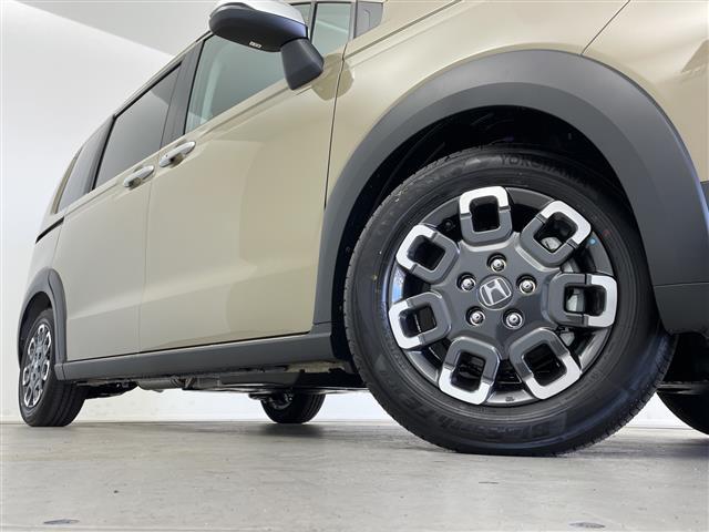 フリード e:HEVクロスター 先行車発進お知らせ機能 歩行者事故低減ステアリング 路外逸脱抑制機能 標識認識機能 渋滞追従機能付アダプティブクルーズコントロール 車線維持支援システム トラフィックジャムアシスト クロスター専用AW(37枚目)