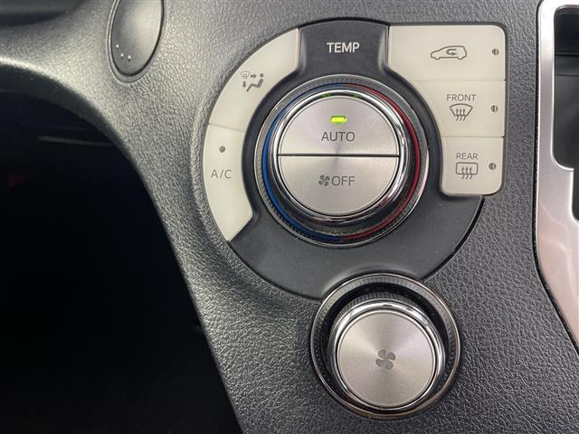 シエンタ ハイブリッドG クエロ 純正SDナビ ワンセグ バックカメラ ハーフレザーシート シートヒーター 両側パワースライドドア トヨタセーフティセンス プリクラッシュセーフティ レーンキープ オートハイビーム プッシュスタート(12枚目)