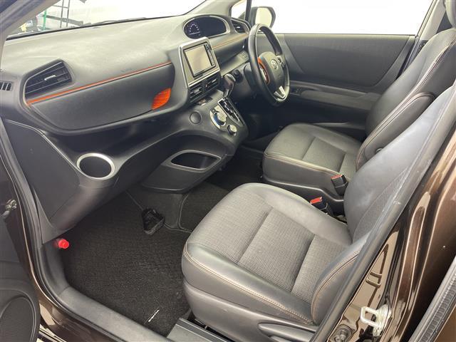 シエンタ ハイブリッドG クエロ 純正SDナビ ワンセグ バックカメラ ハーフレザーシート シートヒーター 両側パワースライドドア トヨタセーフティセンス プリクラッシュセーフティ レーンキープ オートハイビーム プッシュスタート(18枚目)