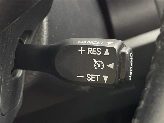 ノア ハイブリッドSi ダブルバイビーII 純正ナビ CD DVD USB Bluetooth フルセグ 純正後席モニター 両側電動ドア シートヒーター クルーズコントロール 衝突軽減ブレーキ レーンキープアシスト オートLEDヘッドライト(9枚目)