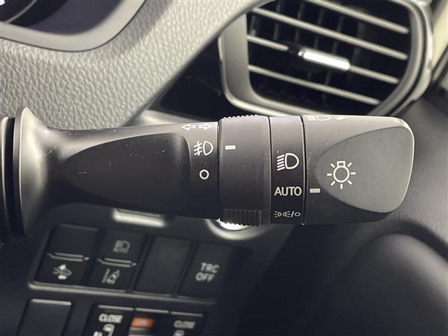 ノア ハイブリッドSi ダブルバイビーII 純正ナビ CD DVD USB Bluetooth フルセグ 純正後席モニター 両側電動ドア シートヒーター クルーズコントロール 衝突軽減ブレーキ レーンキープアシスト オートLEDヘッドライト(17枚目)