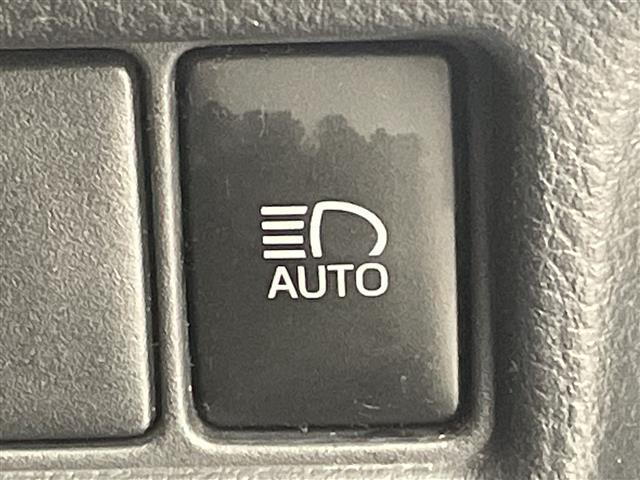 C-HR S-T 純正9インチナビ CD DVD Bluetooth フルセグTV トヨタセーフティーセンス 衝突軽減ブレーキ レーンキープアシスト 横滑り防止 追従型クルーズコントロール 電子パーキングブレーキ(18枚目)