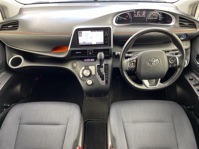 シエンタ ハイブリッドＧ　純正ナビ　バックカメラ　トヨタセーフティセンス　プリクラッシュセーフティ　レーンキープアシスト　オートマチックハイビーム　シートヒーター　革巻きステアリング　ＬＥＤヘッドライト　両側パワースライドドア（6枚目）