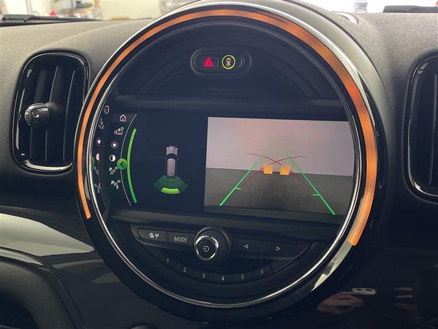 ＭＩＮＩ クロスオーバー　バッキンガム　純正ナビ　バックカメラ　衝突軽減ブレーキ　レーダークルーズコントロール　コーナーセンサー　電動パーキングブレーキ　純正ドライブレコーダー　ＥＴＣ　純正アルミホイール　フロアマット　電格ミラー（3枚目）