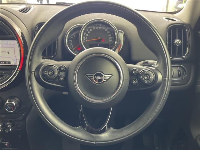 ＭＩＮＩ クロスオーバー　バッキンガム　純正ナビ　バックカメラ　衝突軽減ブレーキ　レーダークルーズコントロール　コーナーセンサー　電動パーキングブレーキ　純正ドライブレコーダー　ＥＴＣ　純正アルミホイール　フロアマット　電格ミラー（7枚目）
