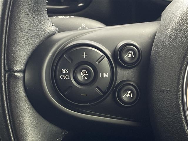 ＭＩＮＩ クロスオーバー　バッキンガム　純正ナビ　バックカメラ　衝突軽減ブレーキ　レーダークルーズコントロール　コーナーセンサー　電動パーキングブレーキ　純正ドライブレコーダー　ＥＴＣ　純正アルミホイール　フロアマット　電格ミラー（8枚目）