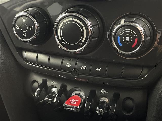 ＭＩＮＩ クロスオーバー　バッキンガム　純正ナビ　バックカメラ　衝突軽減ブレーキ　レーダークルーズコントロール　コーナーセンサー　電動パーキングブレーキ　純正ドライブレコーダー　ＥＴＣ　純正アルミホイール　フロアマット　電格ミラー（13枚目）