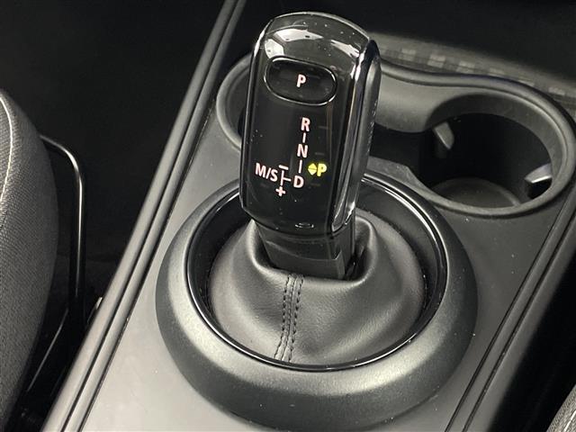 ＭＩＮＩ クロスオーバー　バッキンガム　純正ナビ　バックカメラ　衝突軽減ブレーキ　レーダークルーズコントロール　コーナーセンサー　電動パーキングブレーキ　純正ドライブレコーダー　ＥＴＣ　純正アルミホイール　フロアマット　電格ミラー（14枚目）