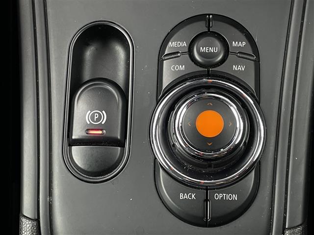 ＭＩＮＩ クロスオーバー　バッキンガム　純正ナビ　バックカメラ　衝突軽減ブレーキ　レーダークルーズコントロール　コーナーセンサー　電動パーキングブレーキ　純正ドライブレコーダー　ＥＴＣ　純正アルミホイール　フロアマット　電格ミラー（15枚目）