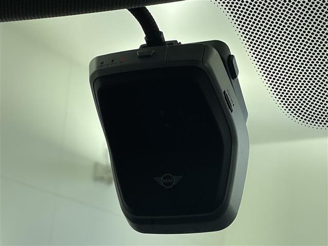 ＭＩＮＩ クロスオーバー　バッキンガム　純正ナビ　バックカメラ　衝突軽減ブレーキ　レーダークルーズコントロール　コーナーセンサー　電動パーキングブレーキ　純正ドライブレコーダー　ＥＴＣ　純正アルミホイール　フロアマット　電格ミラー（20枚目）