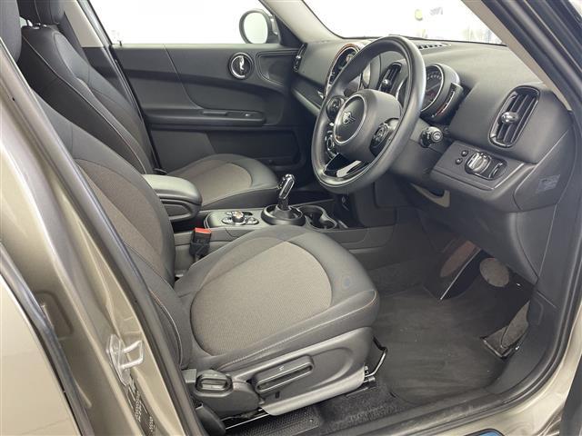 ＭＩＮＩ クロスオーバー　バッキンガム　純正ナビ　バックカメラ　衝突軽減ブレーキ　レーダークルーズコントロール　コーナーセンサー　電動パーキングブレーキ　純正ドライブレコーダー　ＥＴＣ　純正アルミホイール　フロアマット　電格ミラー（22枚目）