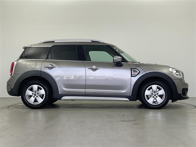 ＭＩＮＩ クロスオーバー　バッキンガム　純正ナビ　バックカメラ　衝突軽減ブレーキ　レーダークルーズコントロール　コーナーセンサー　電動パーキングブレーキ　純正ドライブレコーダー　ＥＴＣ　純正アルミホイール　フロアマット　電格ミラー（33枚目）