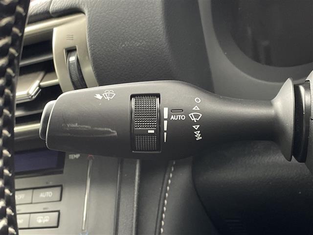 ＩＳ ＩＳ３００ｈ　Ｆスポーツモードプラス　サンルーフ　純正ナビ　バックカメラ　革シート　シートヒーター　ベンチレーション　シートメモリ　レーダークルーズコントロール　コーナーセンサー　パドルシフト　スタッドレスＡＷセット積込　純正ＡＷ　ＥＴＣ（9枚目）