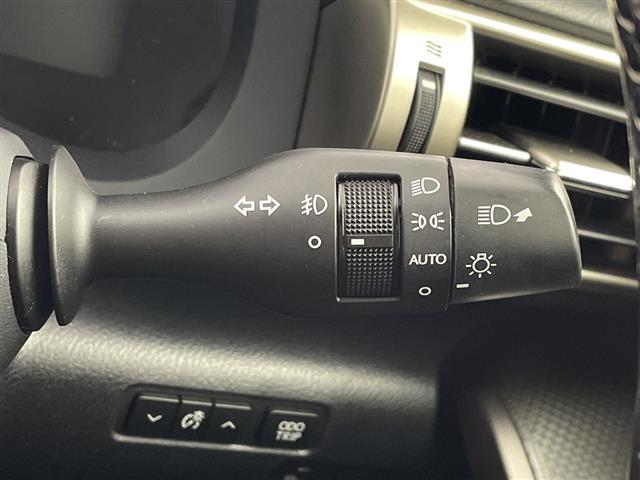 ＩＳ ＩＳ３００ｈ　Ｆスポーツモードプラス　サンルーフ　純正ナビ　バックカメラ　革シート　シートヒーター　ベンチレーション　シートメモリ　レーダークルーズコントロール　コーナーセンサー　パドルシフト　スタッドレスＡＷセット積込　純正ＡＷ　ＥＴＣ（10枚目）