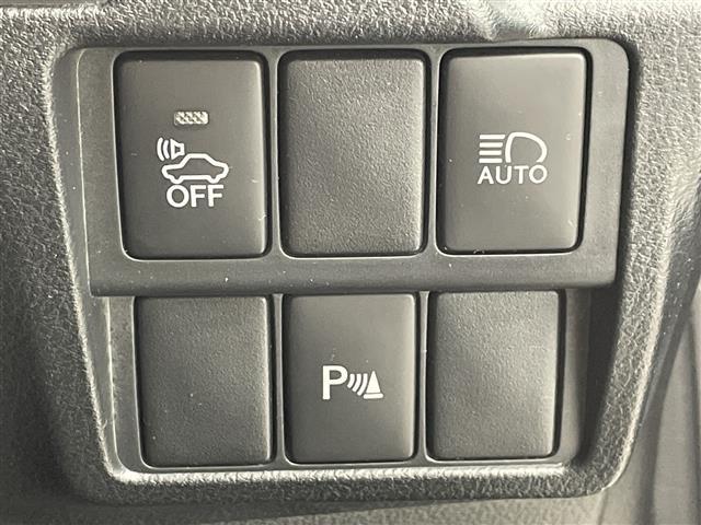 ＩＳ ＩＳ３００ｈ　Ｆスポーツモードプラス　サンルーフ　純正ナビ　バックカメラ　革シート　シートヒーター　ベンチレーション　シートメモリ　レーダークルーズコントロール　コーナーセンサー　パドルシフト　スタッドレスＡＷセット積込　純正ＡＷ　ＥＴＣ（16枚目）