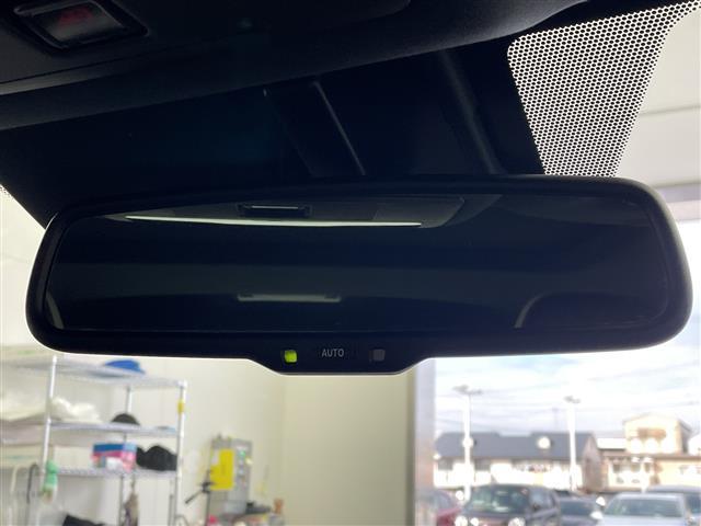 ＩＳ ＩＳ３００ｈ　Ｆスポーツモードプラス　サンルーフ　純正ナビ　バックカメラ　革シート　シートヒーター　ベンチレーション　シートメモリ　レーダークルーズコントロール　コーナーセンサー　パドルシフト　スタッドレスＡＷセット積込　純正ＡＷ　ＥＴＣ（17枚目）