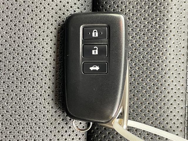 ＩＳ ＩＳ３００ｈ　Ｆスポーツモードプラス　サンルーフ　純正ナビ　バックカメラ　革シート　シートヒーター　ベンチレーション　シートメモリ　レーダークルーズコントロール　コーナーセンサー　パドルシフト　スタッドレスＡＷセット積込　純正ＡＷ　ＥＴＣ（19枚目）