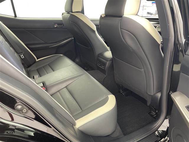 ＩＳ ＩＳ３００ｈ　Ｆスポーツモードプラス　サンルーフ　純正ナビ　バックカメラ　革シート　シートヒーター　ベンチレーション　シートメモリ　レーダークルーズコントロール　コーナーセンサー　パドルシフト　スタッドレスＡＷセット積込　純正ＡＷ　ＥＴＣ（23枚目）