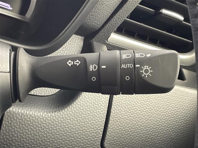 ルーミー カスタムＧ　社外ディスプレイオーディオ　衝突軽減ブレーキ　レーンキープアシスト　レーダークルーズコントロール　ステアリングスイッチ　ＬＥＤヘッドライト　両側パワースライドドア　ドライブレコーダー　ＥＴＣ　スペア鍵（9枚目）