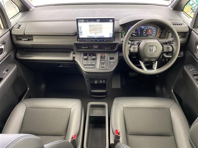 ステップワゴン ｅ：ＨＥＶスパーダ　追従型クルーズコントロール　レーンキープアシスト　横滑り防止　衝突軽減ブレーキ　両側パワースライドドア　パワーバックドア　ＬＥＤヘッドライト　オートライト　オートマチックハイビーム　シートヒーター（7枚目）