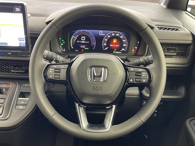 ステップワゴン ｅ：ＨＥＶスパーダ　追従型クルーズコントロール　レーンキープアシスト　横滑り防止　衝突軽減ブレーキ　両側パワースライドドア　パワーバックドア　ＬＥＤヘッドライト　オートライト　オートマチックハイビーム　シートヒーター（8枚目）