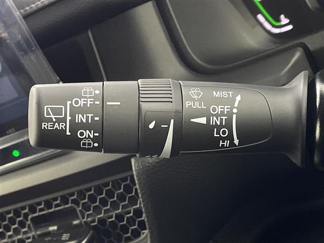 ステップワゴン ｅ：ＨＥＶスパーダ　追従型クルーズコントロール　レーンキープアシスト　横滑り防止　衝突軽減ブレーキ　両側パワースライドドア　パワーバックドア　ＬＥＤヘッドライト　オートライト　オートマチックハイビーム　シートヒーター（11枚目）