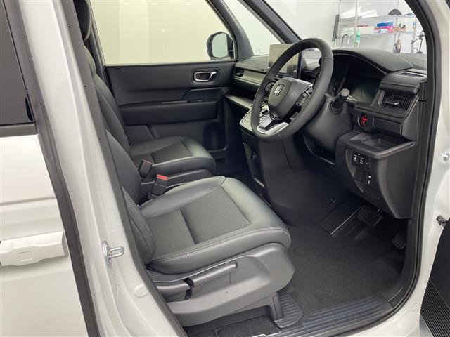 ステップワゴン ｅ：ＨＥＶスパーダ　追従型クルーズコントロール　レーンキープアシスト　横滑り防止　衝突軽減ブレーキ　両側パワースライドドア　パワーバックドア　ＬＥＤヘッドライト　オートライト　オートマチックハイビーム　シートヒーター（19枚目）