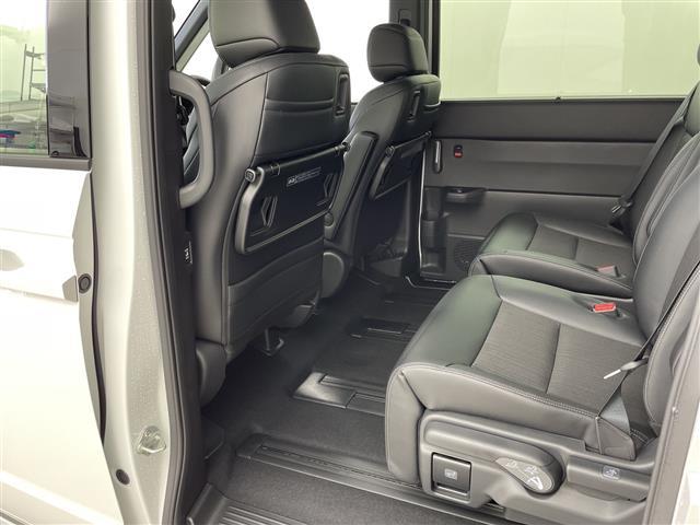 ステップワゴン ｅ：ＨＥＶスパーダ　追従型クルーズコントロール　レーンキープアシスト　横滑り防止　衝突軽減ブレーキ　両側パワースライドドア　パワーバックドア　ＬＥＤヘッドライト　オートライト　オートマチックハイビーム　シートヒーター（21枚目）