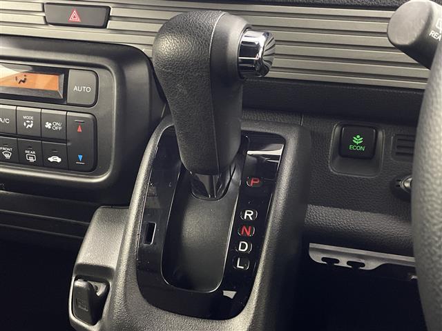 Ｎ－ＶＡＮ＋スタイル ファン　１０．１インチフローティングナビ　ＡｐｐｌｅＣａｒＰｌａｙ　バックカメラ　衝突軽減ブレーキ　レーンキープアシスト　レーダークルーズコントロール　ＬＥＤヘッドライト　ルーフコンソール　ＥＴＣ　電格ミラー（12枚目）