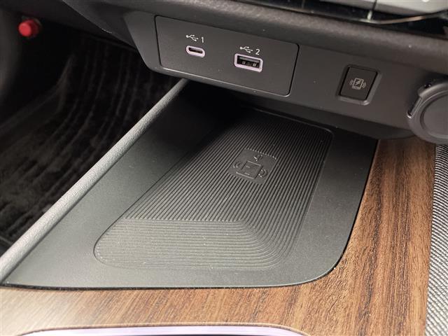 オーラ Ｇ　レザーエディション　純正９インチナビ　ＡＭ　ＦＭ　フルセグ　ＡｐｐｌｅＣａｒＰｌａｙ　ＨＤＭＩ　ＢＯＳＥパーソナルプラスサウンドシステム　全方位カメラ　レーダークルーズコントロール　ワイヤレス充電　レザーシート　ＥＴＣ（8枚目）