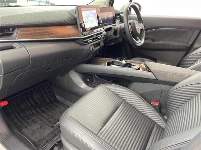 オーラ Ｇ　レザーエディション　純正９インチナビ　ＡＭ　ＦＭ　フルセグ　ＡｐｐｌｅＣａｒＰｌａｙ　ＨＤＭＩ　ＢＯＳＥパーソナルプラスサウンドシステム　全方位カメラ　レーダークルーズコントロール　ワイヤレス充電　レザーシート　ＥＴＣ（24枚目）