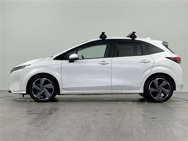 オーラ Ｇ　レザーエディション　純正９インチナビ　ＡＭ　ＦＭ　フルセグ　ＡｐｐｌｅＣａｒＰｌａｙ　ＨＤＭＩ　ＢＯＳＥパーソナルプラスサウンドシステム　全方位カメラ　レーダークルーズコントロール　ワイヤレス充電　レザーシート　ＥＴＣ（33枚目）